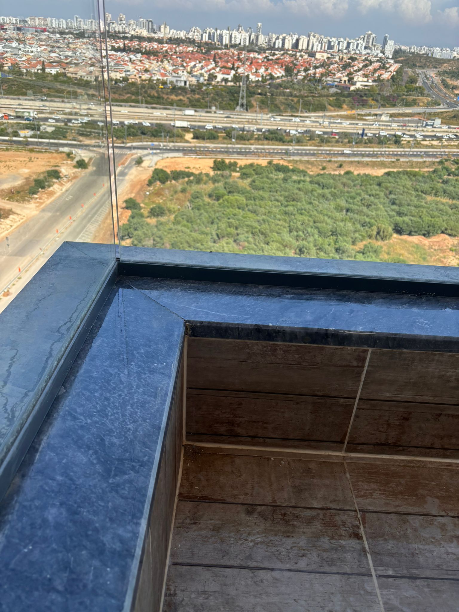 אחרי - מרפסת – לפני ואחרי ניקיון
